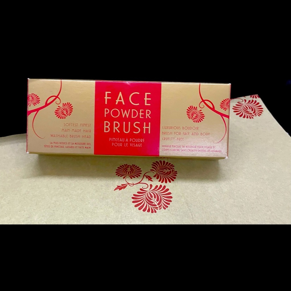 COPY - Besame Cosmetics long hair face brush